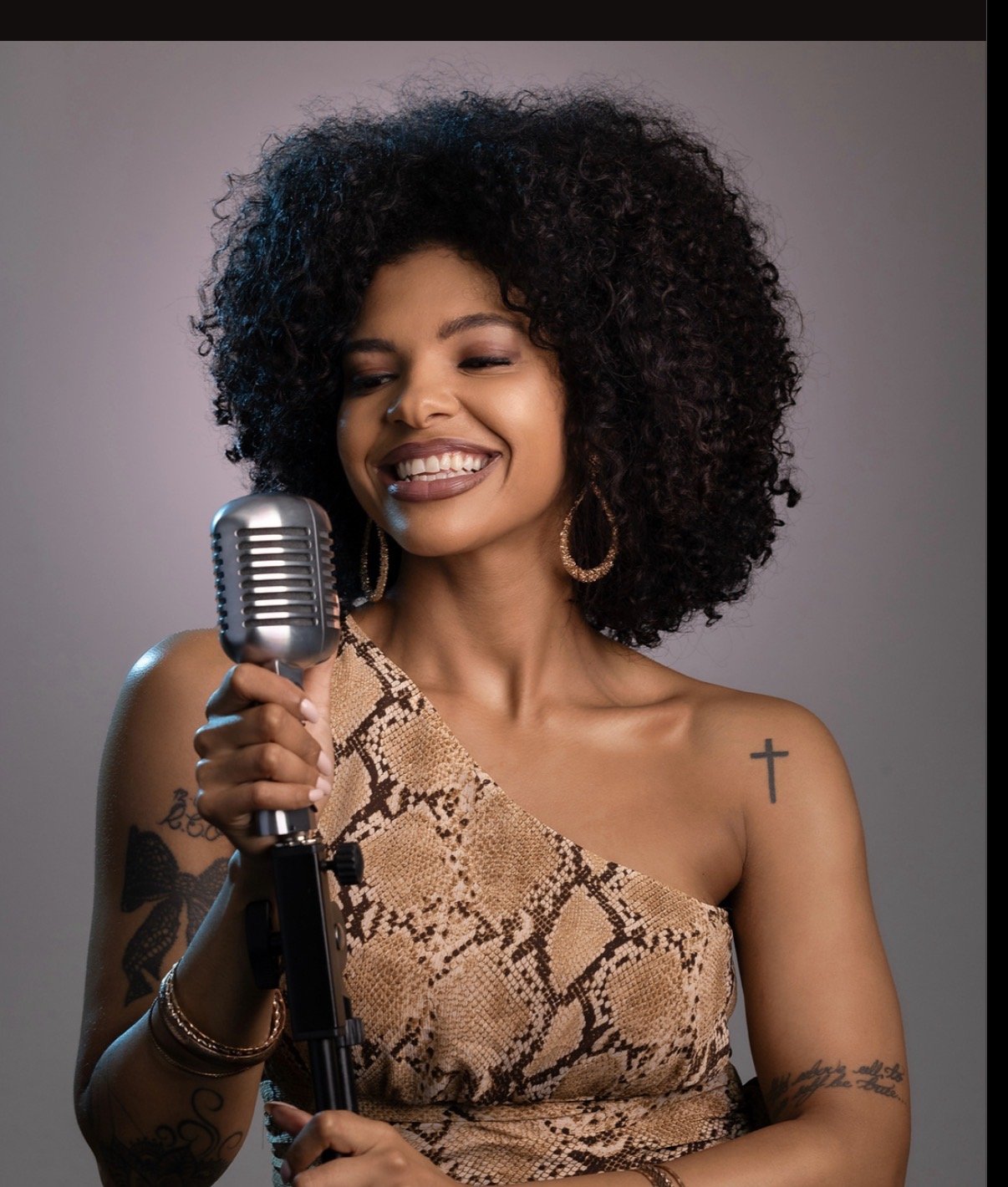 Lyla Faye performing live