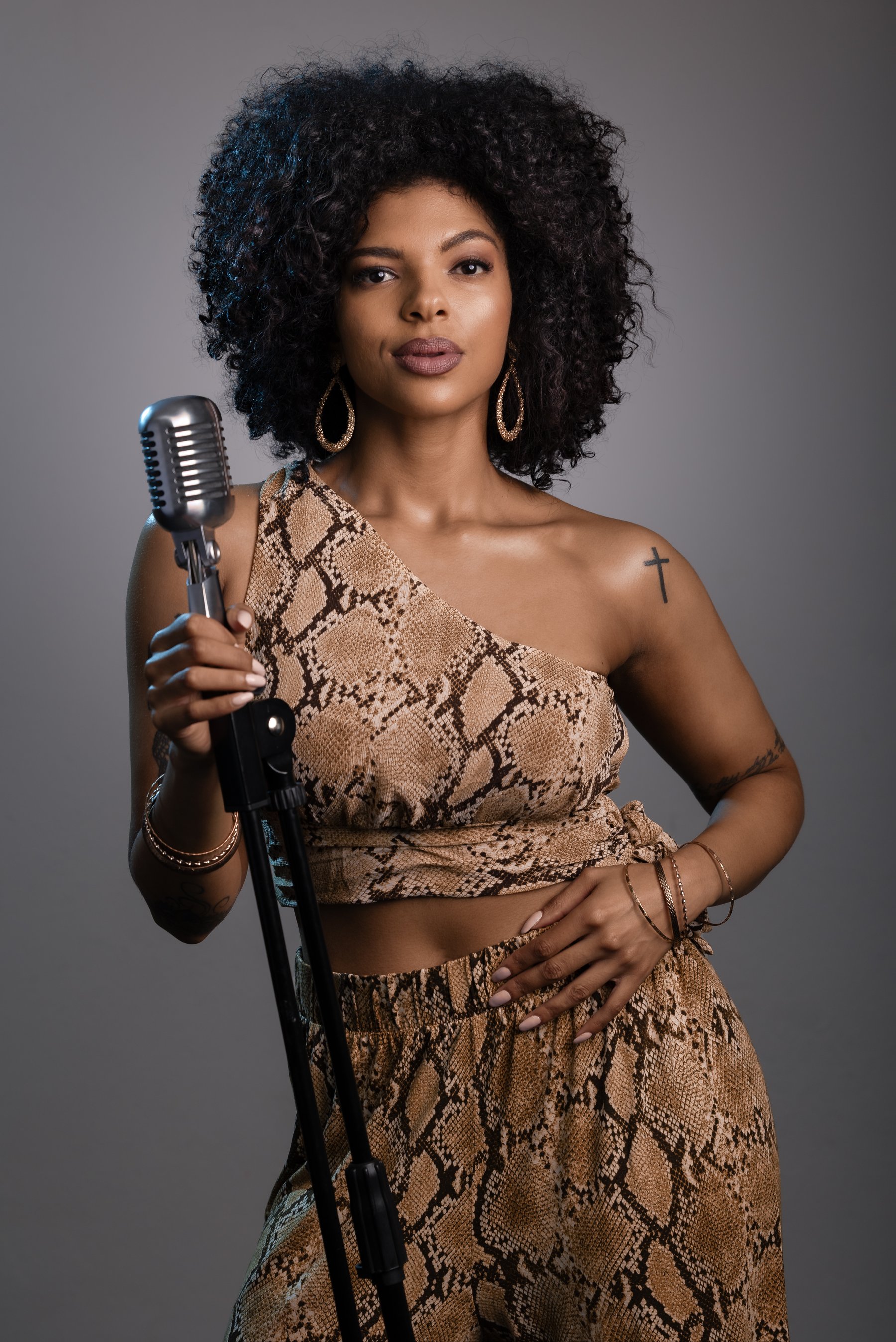 Lyla Faye performing live