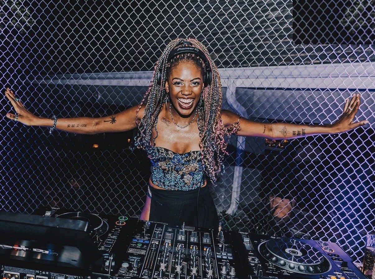 Si'Noir DJing